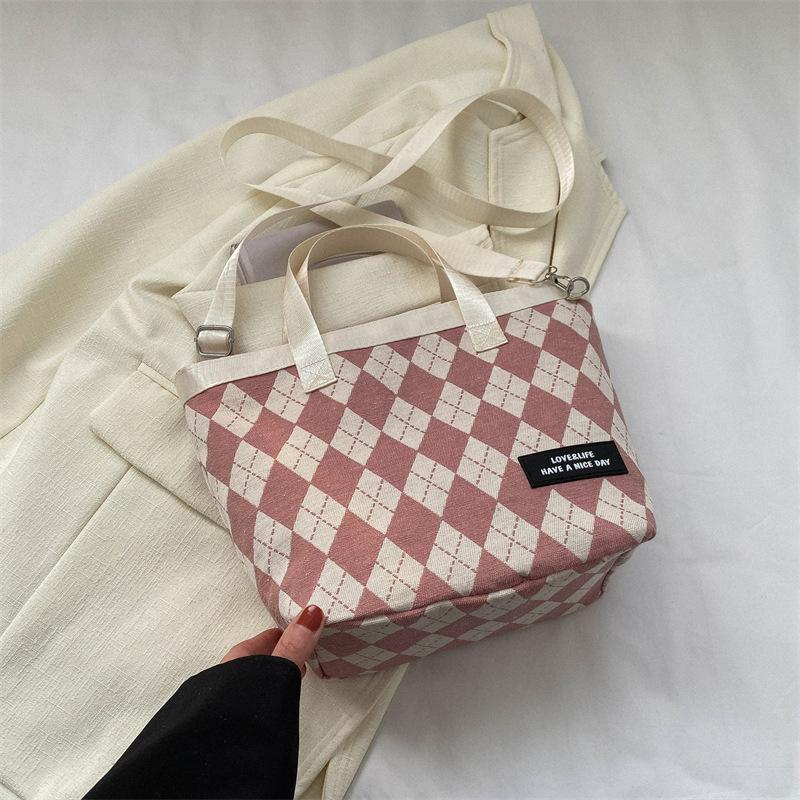 Новая большая сумка-тоут ромбовидной формы большой вместимости, холщовая сумка большой вместимости, универсальная повседневная модная наплечная сумка розовый
Новая большая сумка-тоут ромбовидной формы большой вместимости, холщовая сумка большой вместимости, универсальная повседневная модная наплечная сумка розовый