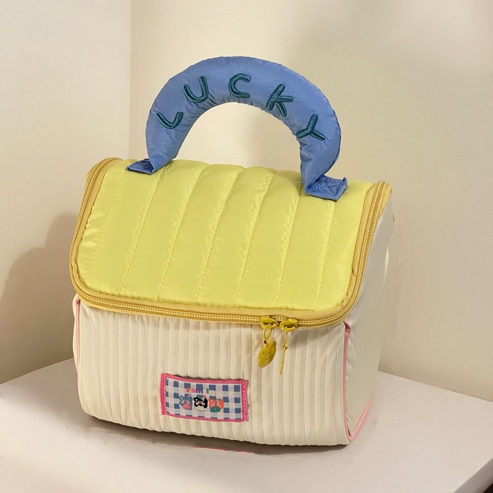 Kawaii Handheld Cosmetic Case Large Capacity Portable Storage Bag Cute Cabin Makeup Bag Travel червоний
Kawaii Handheld Cosmetic Case Large Capacity Portable Storage Bag Cute Cabin Makeup Bag Travel червоний