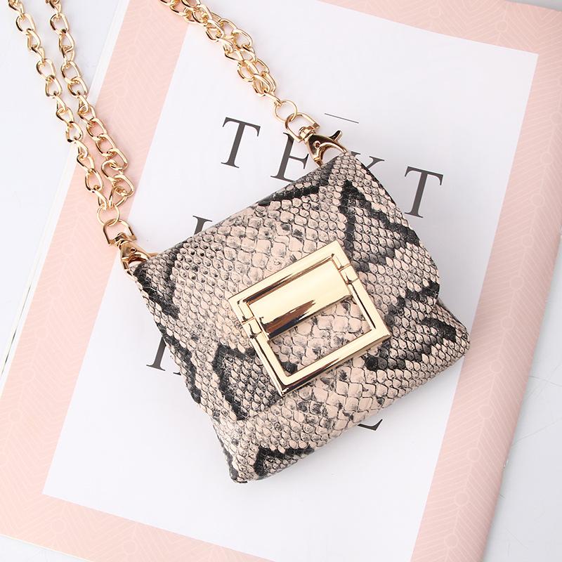 Minimalist Style Mini Shoulder Bag Outdoor Fashion Metal Chain Bag Crossbody Snake Print
Minimalist Style Mini Shoulder Bag Outdoor Fashion Metal Chain Bag Crossbody Snake Print