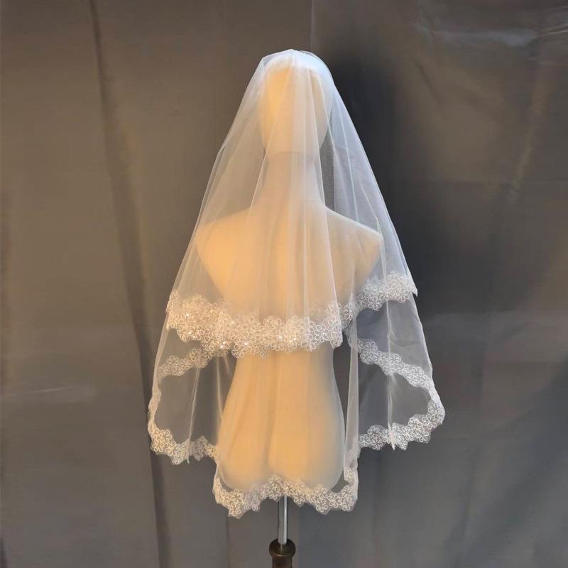 Свадебная фата с кружевной отделкой - Однослойный простой тюлевый головной убор
Свадебная фата с кружевной отделкой - Однослойный простой тюлевый головной убор