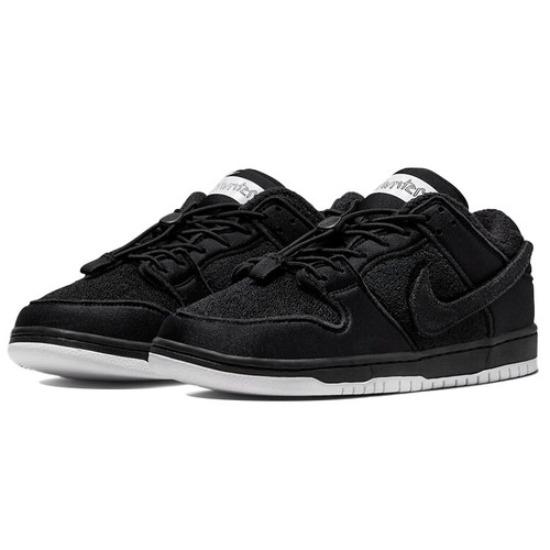Nike Dunk Low SB x Gnarhunters Black 2022 DH7756-010 EU 42.5 чорний
Nike Dunk Low SB x Gnarhunters Black 2022 DH7756-010 EU 42.5 чорний