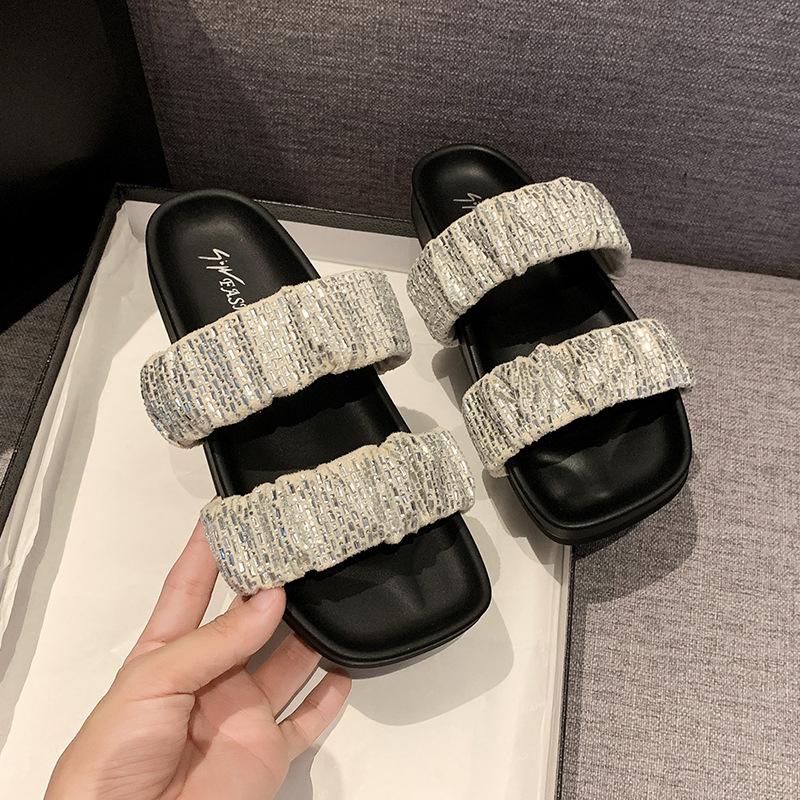 Fashion versatile rhinestone thick-soled cool slippers women s 2025 summer new one-word slippers beach sandals 40
Fashion versatile rhinestone thick-soled cool slippers women s 2025 summer new one-word slippers beach sandals 40