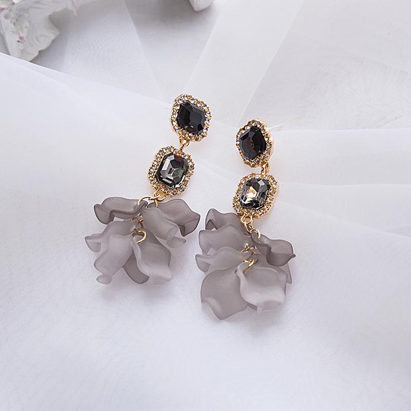 925 Silver Needle Vintage Black Rose Petal Earrings with Irregular Acrylic Crystals
925 Silver Needle Vintage Black Rose Petal Earrings with Irregular Acrylic Crystals