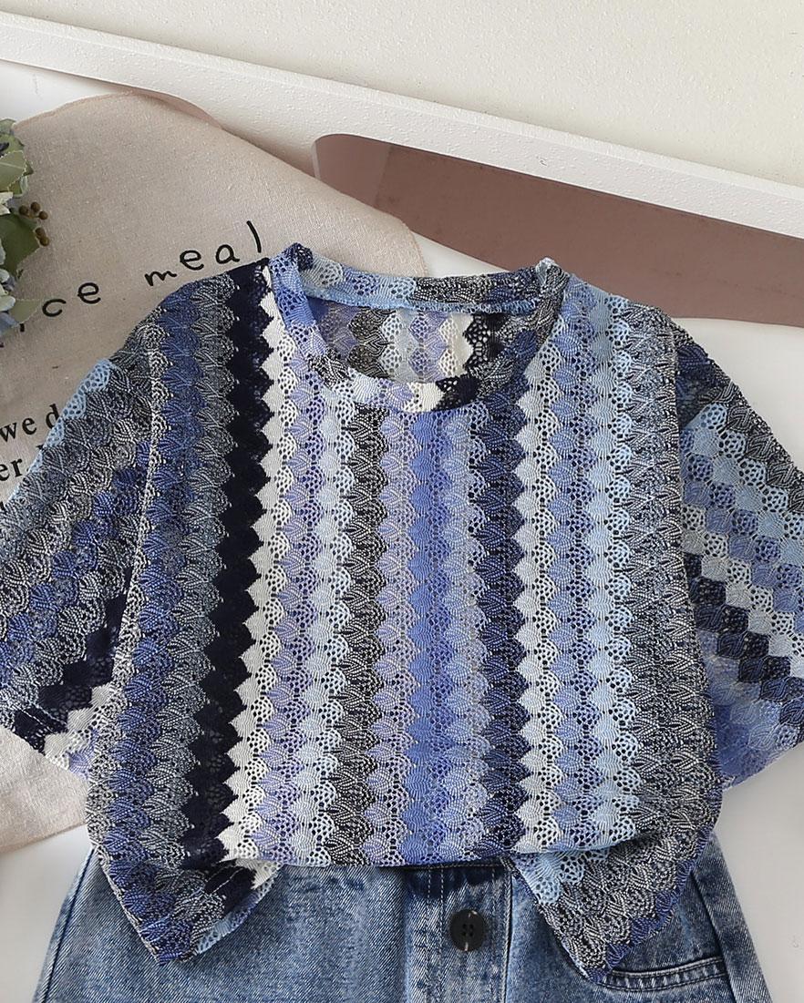 Single-piece girls everyday summer outing casual loose-fitting short-sleeved shirt with blue and white gradient color scheme and wave pattern. 8Y синий
Single-piece girls everyday summer outing casual loose-fitting short-sleeved shirt with blue and white gradient color scheme and wave pattern. 8Y синий