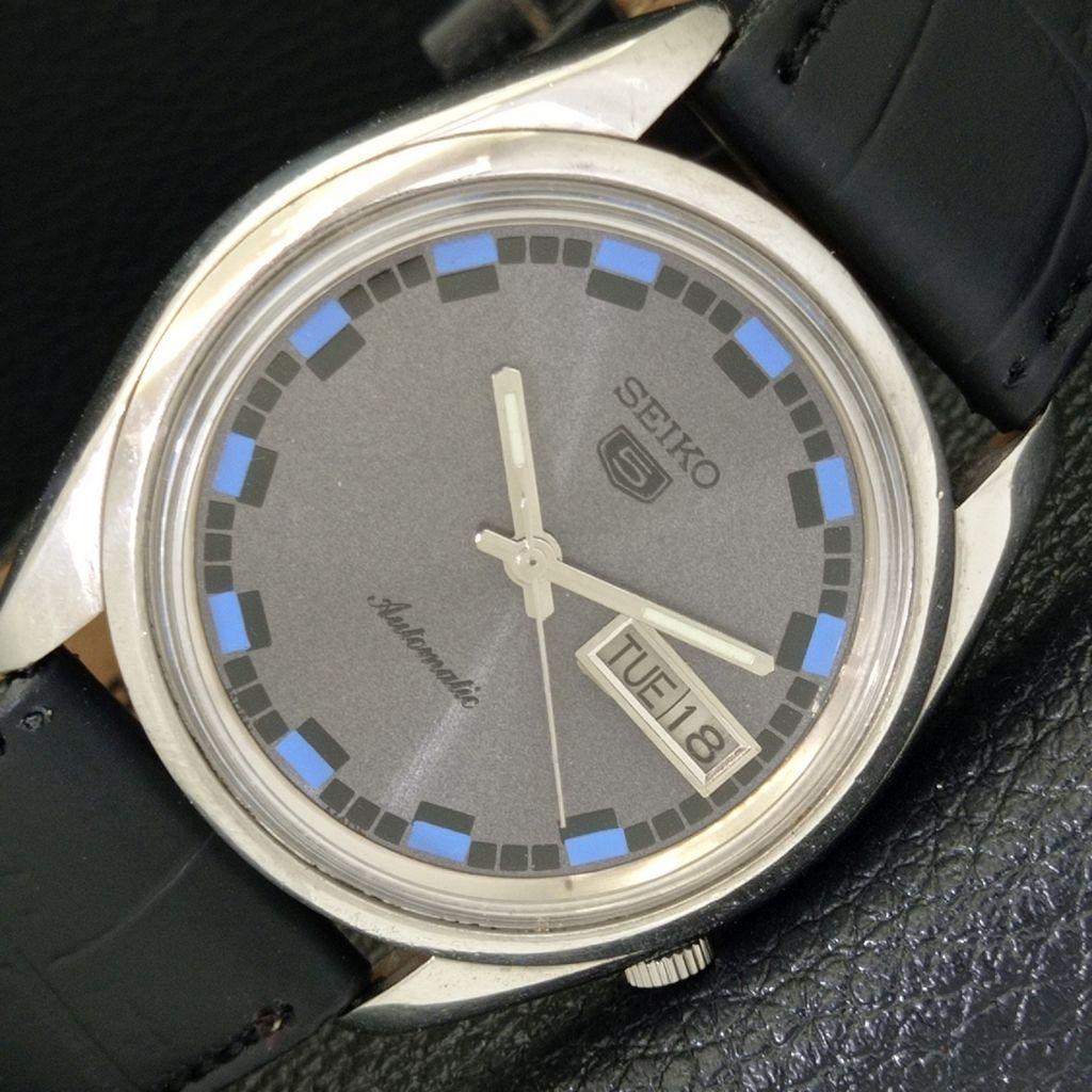 ВИНТАЖНЫЕ МУЖСКИЕ ЧАСЫ SEIKO 5 AUTOMATIC 7009A ЯПОНИЯ С СЕРЫМ ЦИФЕРБЛАТОМ a500145-2 R151a-a500145
ВИНТАЖНЫЕ МУЖСКИЕ ЧАСЫ SEIKO 5 AUTOMATIC 7009A ЯПОНИЯ С СЕРЫМ ЦИФЕРБЛАТОМ a500145-2 R151a-a500145