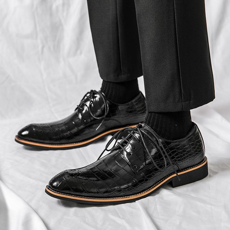 Men s shoes large size new casual leather shoes fashion retro British style leather shoes Korean version trend business dress shoes 38
Men s shoes large size new casual leather shoes fashion retro British style leather shoes Korean version trend business dress shoes 38