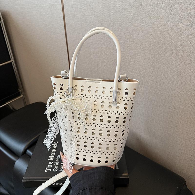 Bag Women s Hollow Bucket Bag Fashion Versatile Handbag Casual Shoulder Messenger Bag Commuter Bag білий
Bag Women s Hollow Bucket Bag Fashion Versatile Handbag Casual Shoulder Messenger Bag Commuter Bag білий