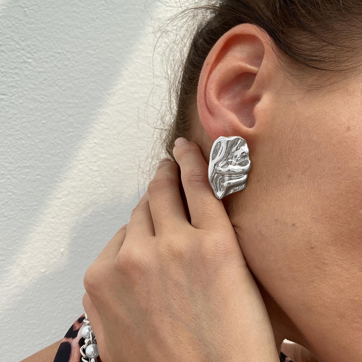 Ingemark Unique Irreguar Asymmetric Texture Stud Earrings for Women 2026 New Fashion Goth Piercing Earrings Party Jewelry Gift
Ingemark Unique Irreguar Asymmetric Texture Stud Earrings for Women 2026 New Fashion Goth Piercing Earrings Party Jewelry Gift