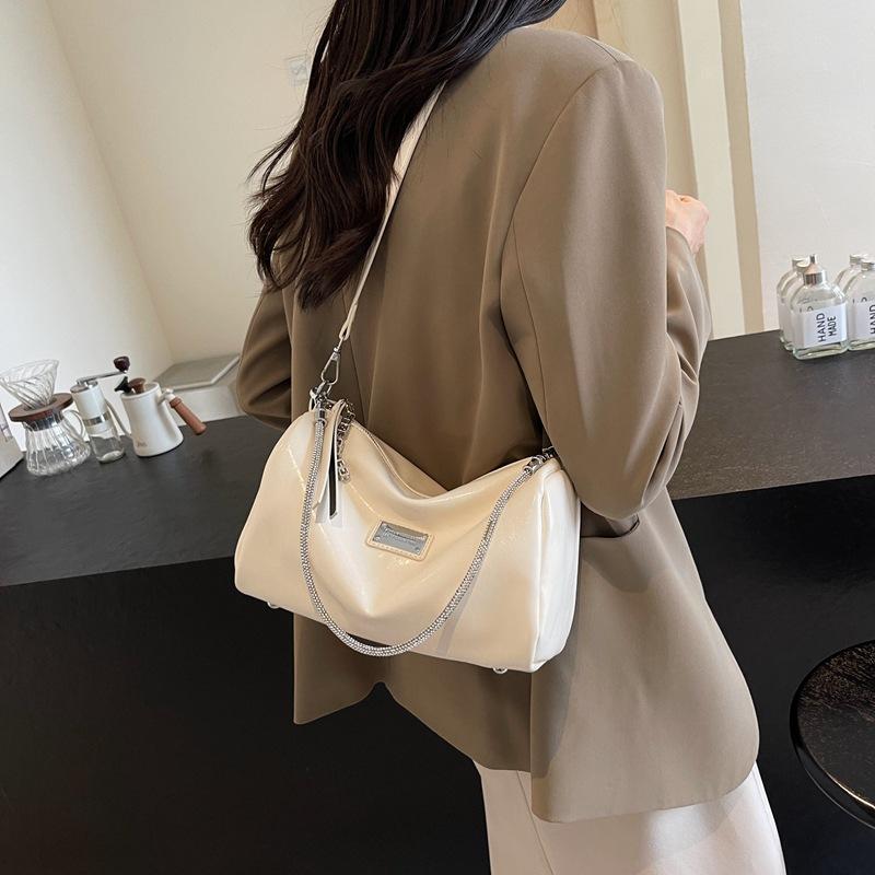 Повседневная маленькая сумка женская летняя 2024 новая сумка через плечо с цепочкой модная иностранная универсальная сумка-мессенджер подушка белый