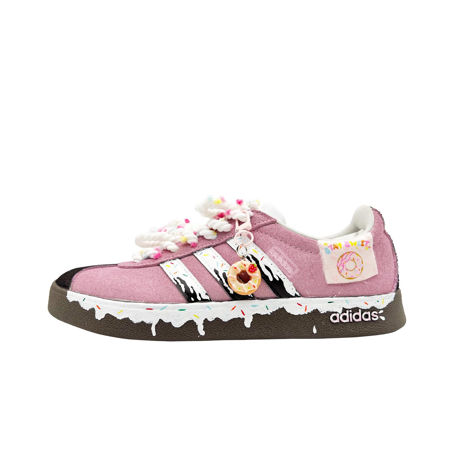 Adidas VL COURT 2.0 Strawberry Chocolates Donut Leather Cushioning, Wear Resistant Low top Skateboard Shoes Unisex Pink HQ1802(Team1383-) 38⅔
Adidas VL COURT 2.0 Strawberry Chocolates Donut Leather Cushioning, Wear Resistant Low top Skateboard Shoes Unisex Pink HQ1802(Team1383-) 38⅔