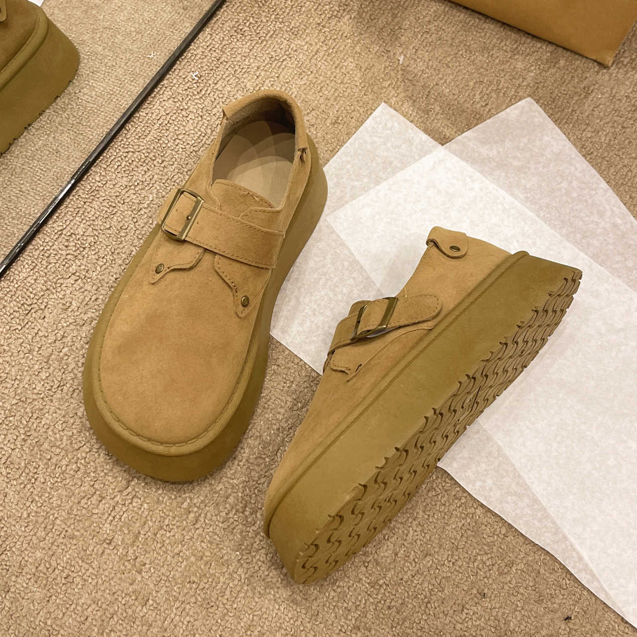 Retro soft-faced soft-soled single shoes 2025 autumn shoes fashionable versatile flat-soled women s shoes one-pedal Doudou shoes 9001 35
Retro soft-faced soft-soled single shoes 2025 autumn shoes fashionable versatile flat-soled women s shoes one-pedal Doudou shoes 9001 35