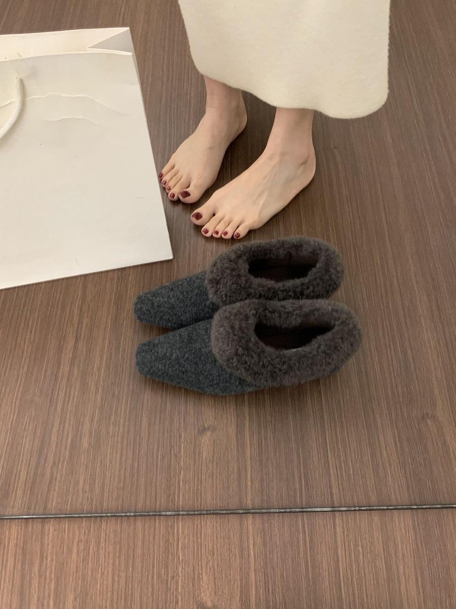French retro niche pointed cotton ladyshoes increase height in one pedal, keep warm in autumn and winter, and add fleece for women 40 сірий колір
French retro niche pointed cotton ladyshoes increase height in one pedal, keep warm in autumn and winter, and add fleece for women 40 сірий колір