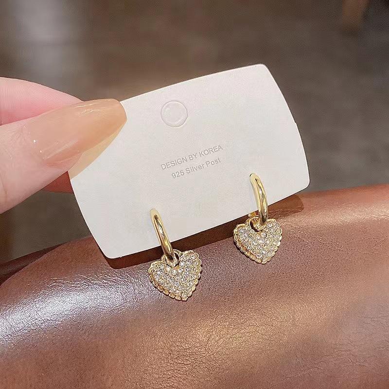 Серьги из циркония One Size
Серьги из циркония One Size