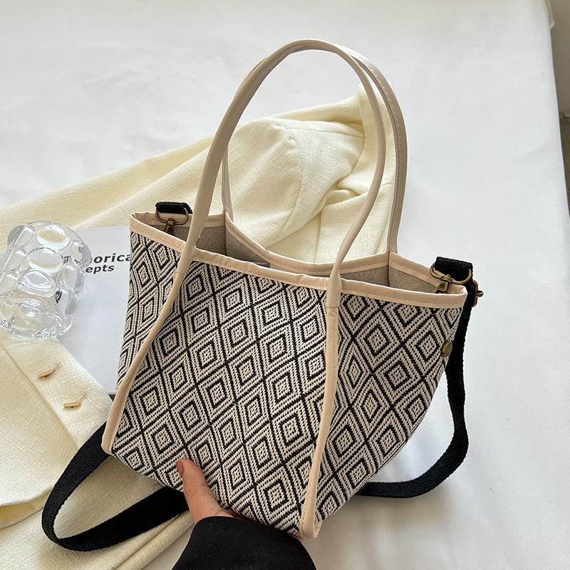 Высококачественная сумка-мешок Niche для женщин, новая модная сумка-ведро на одно плечо для студентов, повседневная сумка через плечо для поездок на работу
Высококачественная сумка-мешок Niche для женщин, новая модная сумка-ведро на одно плечо для студентов, повседневная сумка через плечо для поездок на работу