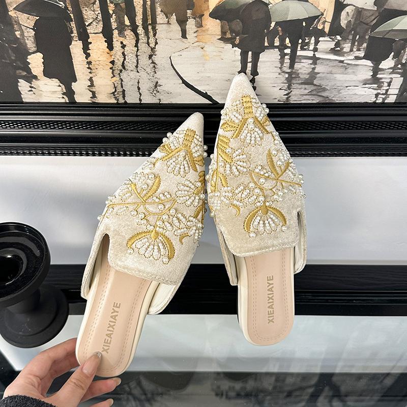 Стиль модного дизайнера, роскошные мюли из бархата с жемчужными бусинами, элегантные женские шлепанцы с вышивкой и острым носком, винтажные туфли-слайды 39
Стиль модного дизайнера, роскошные мюли из бархата с жемчужными бусинами, элегантные женские шлепанцы с вышивкой и острым носком, винтажные туфли-слайды 39