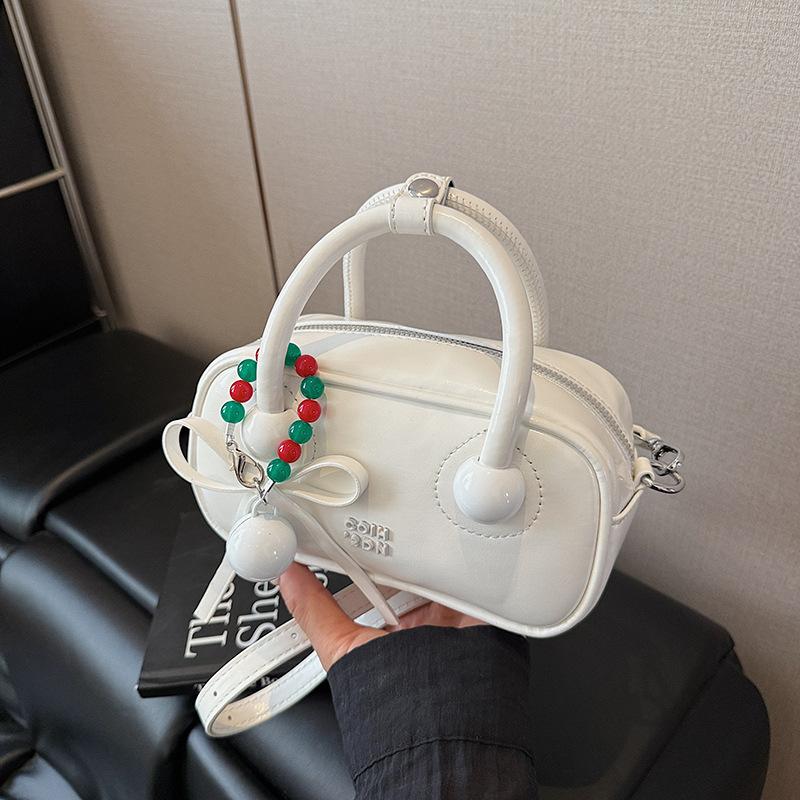 Niche design bag women s new summer versatile messenger bag portable pillow bag білий
Niche design bag women s new summer versatile messenger bag portable pillow bag білий