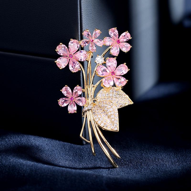 Women s Light Luxury Design Elegant Inlaid Zircon Flower Bouquet Brooch Fashionable And Versatile Niche Design Sense Brooch
Women s Light Luxury Design Elegant Inlaid Zircon Flower Bouquet Brooch Fashionable And Versatile Niche Design Sense Brooch