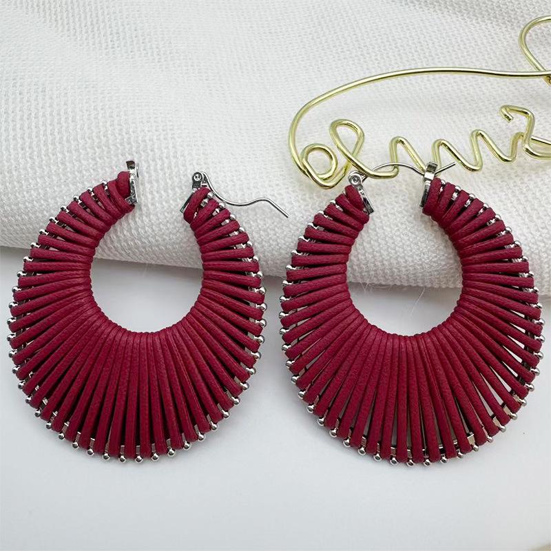 European & American Oval Hollow Woven Earrings - Women s Fashion, Bold Style, High-end Dangle Studs
European & American Oval Hollow Woven Earrings - Women s Fashion, Bold Style, High-end Dangle Studs