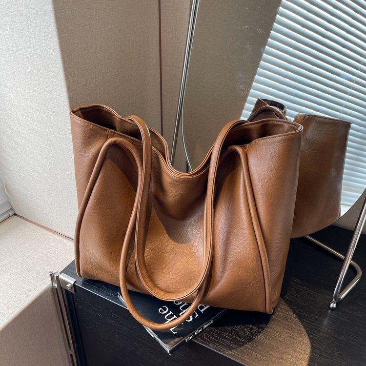 Textured large-capacity bag, shoulder bag, computer handbag, versatile underarm bag, new mommy bag, square tote bag. One size fits all
Textured large-capacity bag, shoulder bag, computer handbag, versatile underarm bag, new mommy bag, square tote bag. One size fits all