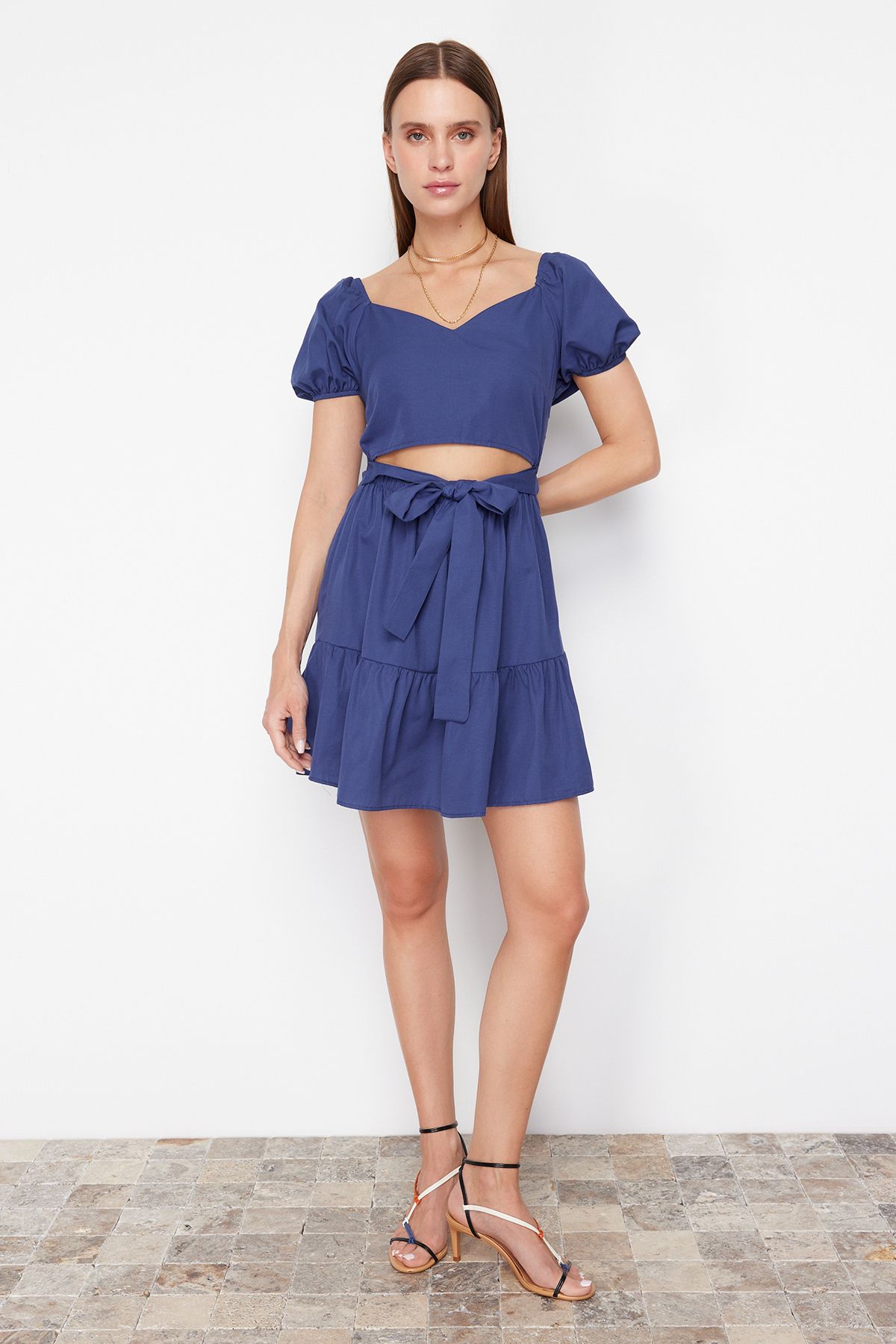 Women s Style Dress Navy Blue Skater Checked Super Mini Woven Dress with Waist Opening Window Cut Out Detail 2XS
Women s Style Dress Navy Blue Skater Checked Super Mini Woven Dress with Waist Opening Window Cut Out Detail 2XS