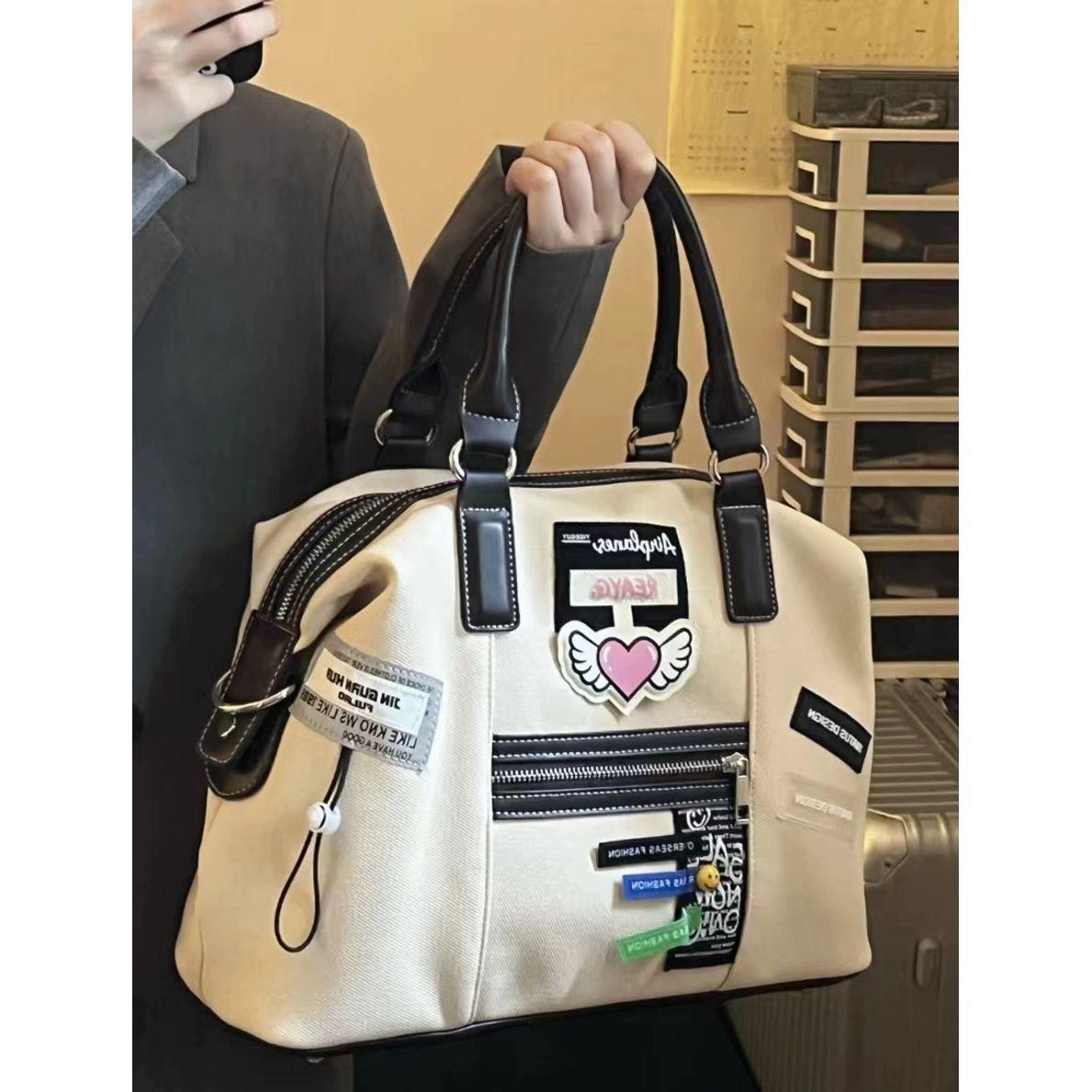 JIAERDI Vintage Creative Label Tote Bag Women Zipper Large Capacity Handbag Ladies Soft Casual Commute Travel Crossbody Bag 2025 36x27x15cm бежевый
JIAERDI Vintage Creative Label Tote Bag Women Zipper Large Capacity Handbag Ladies Soft Casual Commute Travel Crossbody Bag 2025 36x27x15cm бежевый