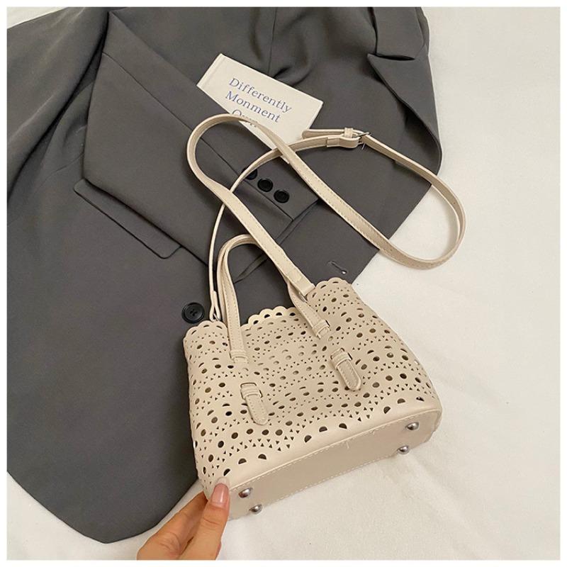 Сумка с вырезами, модная сумка-ведро в корейском стиле, простая и стильная, большой вместимости, сумка через плечо
Сумка с вырезами, модная сумка-ведро в корейском стиле, простая и стильная, большой вместимости, сумка через плечо