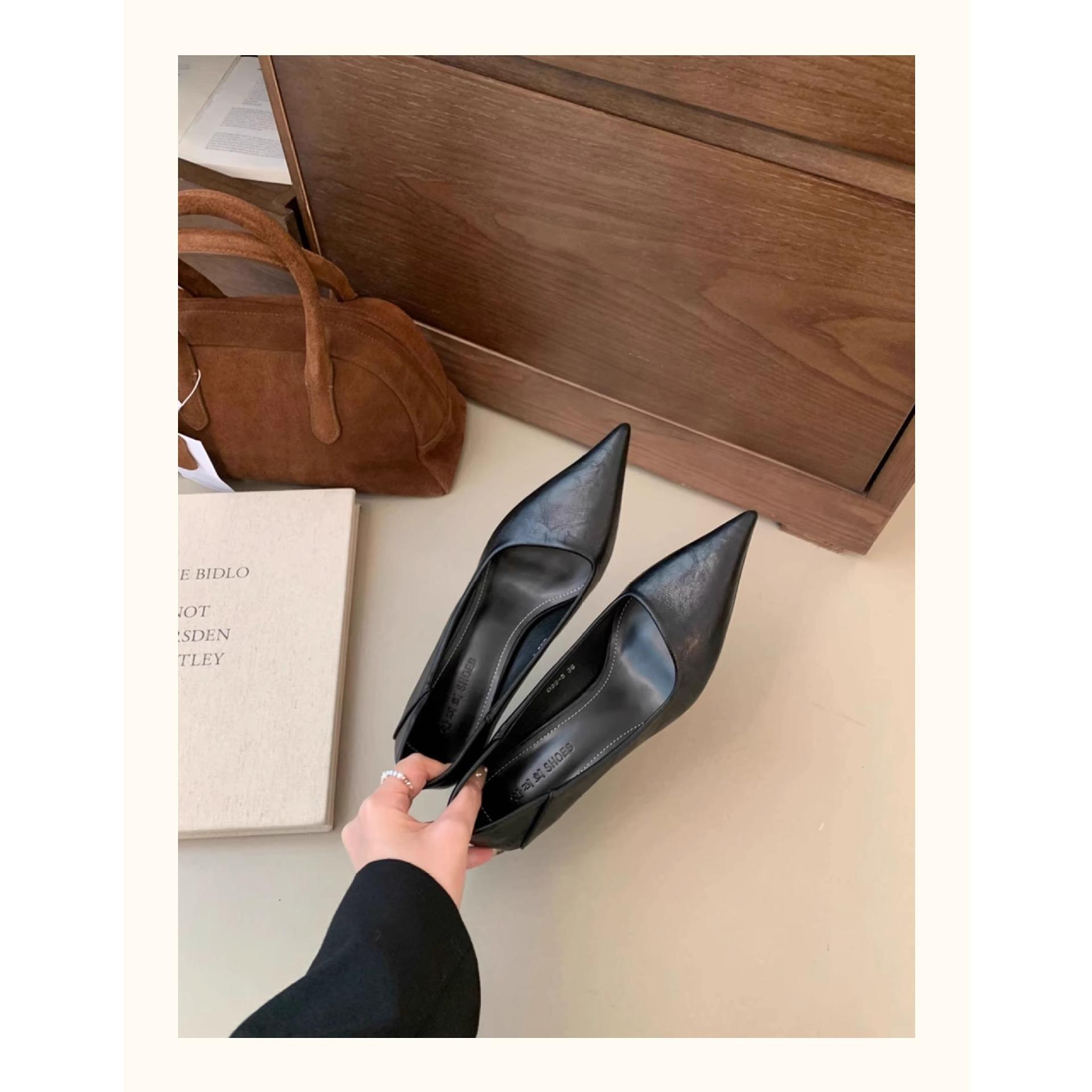 Звезда в том же стиле 2025 весна и осень новая остроносая с мелким вырезом на высоком каблуке модный темпераментный универсальный нишевый леопардовый принт одинарный ш 40 чёрный
Звезда в том же стиле 2025 весна и осень новая остроносая с мелким вырезом на высоком каблуке модный темпераментный универсальный нишевый леопардовый принт одинарный ш 40 чёрный