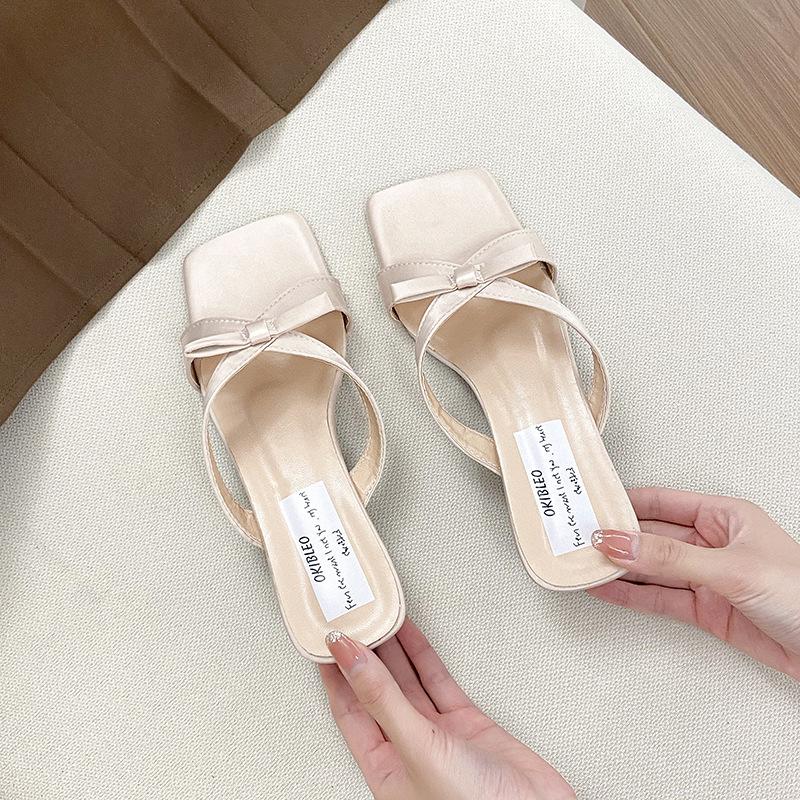 2025 new fairy style bow-tied cool slippers, summer with skirt square head thick heel silver cool slippers 40 розовый
2025 new fairy style bow-tied cool slippers, summer with skirt square head thick heel silver cool slippers 40 розовый