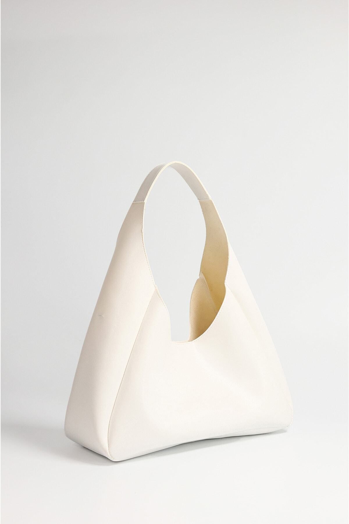 Women s Stylish and Useful Shoulder bag Women s White Artificial Leather Hand and Shoulder Bag with Zipper and Internal Compartment
Women s Stylish and Useful Shoulder bag Women s White Artificial Leather Hand and Shoulder Bag with Zipper and Internal Compartment