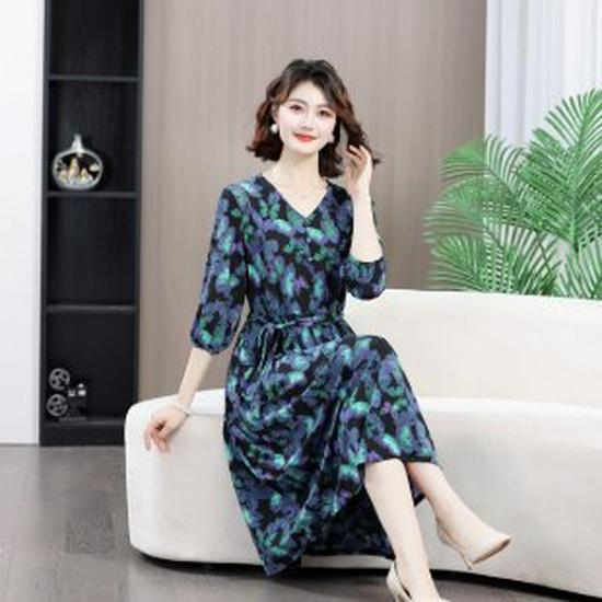 Trendy Floral Waist-Cinched Slimming Dress with Three-Quarter Sleeves 5XL - 145-160 jin
Trendy Floral Waist-Cinched Slimming Dress with Three-Quarter Sleeves 5XL - 145-160 jin