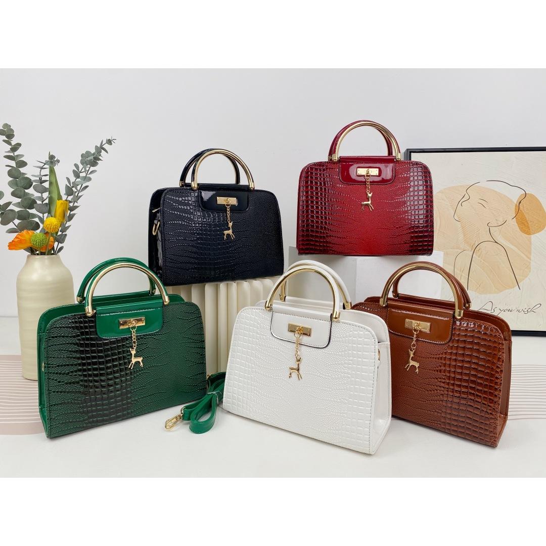 Женская сумка Маленькая квадратная сумка Женская сумка Однотонная сумка Сумка через плечо Сумка через плечо Мода 26*11*20
Женская сумка Маленькая квадратная сумка Женская сумка Однотонная сумка Сумка через плечо Сумка через плечо Мода 26*11*20