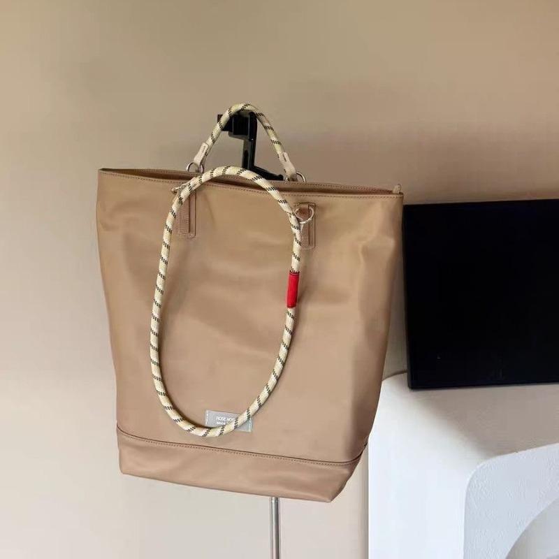Lightweight Water-Resistant Nylon Tote Bag Outdoor Casual Daily Commute Large-Capacity Handbag Practical Single Shoulder Bag кавовий
Lightweight Water-Resistant Nylon Tote Bag Outdoor Casual Daily Commute Large-Capacity Handbag Practical Single Shoulder Bag кавовий