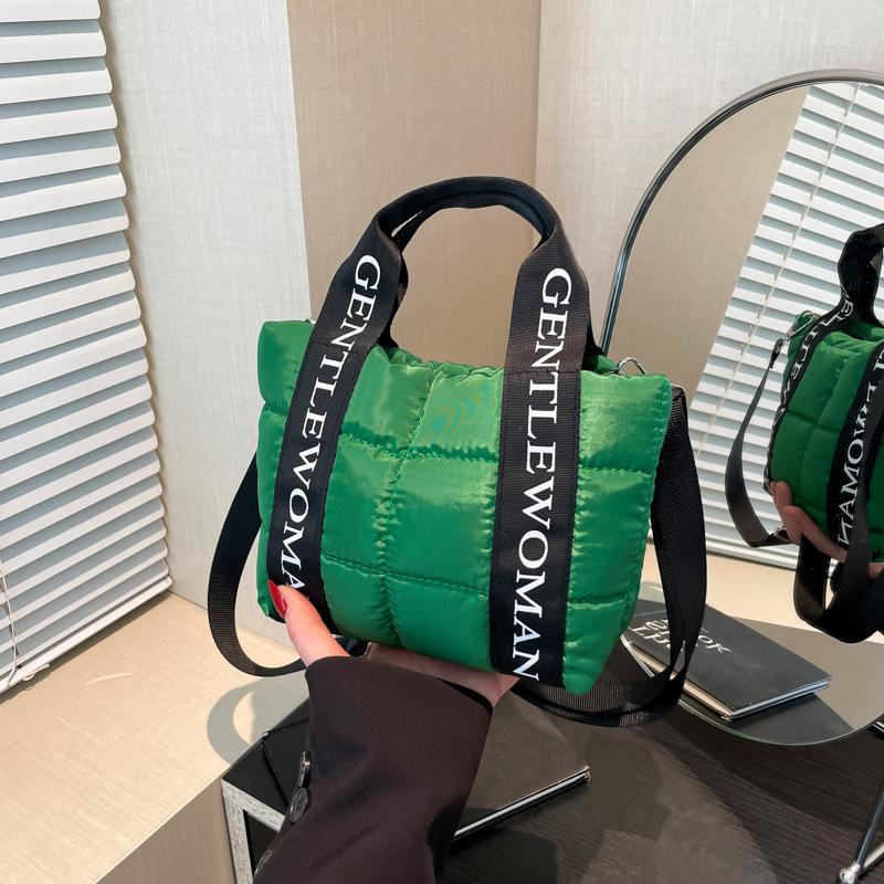Fashion trendy new cotton bag Thai niche shoulder bag alphabet portable tote bag trendy women s bag fashion
Fashion trendy new cotton bag Thai niche shoulder bag alphabet portable tote bag trendy women s bag fashion