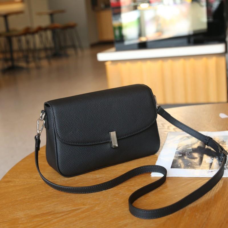 Fashionable Briefcase Temperament Small Square Bag Buckle Shoulder Simple Generous Lychee Patterned Leather Armpit чёрный
Fashionable Briefcase Temperament Small Square Bag Buckle Shoulder Simple Generous Lychee Patterned Leather Armpit чёрный