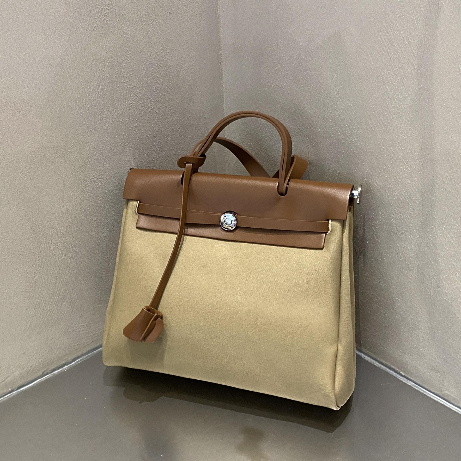 2025 New Fashionable Women s Handbag, Niche High-End Waterproof Canvas Crossbody Bag with Button Detailing and Flap Closure, Kelly Bag 30*13*25CM хакі
2025 New Fashionable Women s Handbag, Niche High-End Waterproof Canvas Crossbody Bag with Button Detailing and Flap Closure, Kelly Bag 30*13*25CM хакі