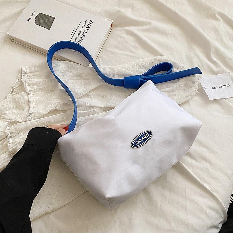 Нишевая холщовая сумка контрастного цвета женская 2025 новая темпераментная сумка Boston модная студенческая сумка кроссбоди на плечо no pendant белый
Нишевая холщовая сумка контрастного цвета женская 2025 новая темпераментная сумка Boston модная студенческая сумка кроссбоди на плечо no pendant белый