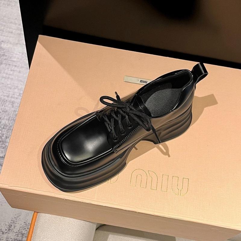 Маленькие кожаные туфли в британском стиле, женские туфли-маффины на платформе, мокасины, увеличивающие рост туфли на высоком каблуке со шнуровкой 40
Маленькие кожаные туфли в британском стиле, женские туфли-маффины на платформе, мокасины, увеличивающие рост туфли на высоком каблуке со шнуровкой 40