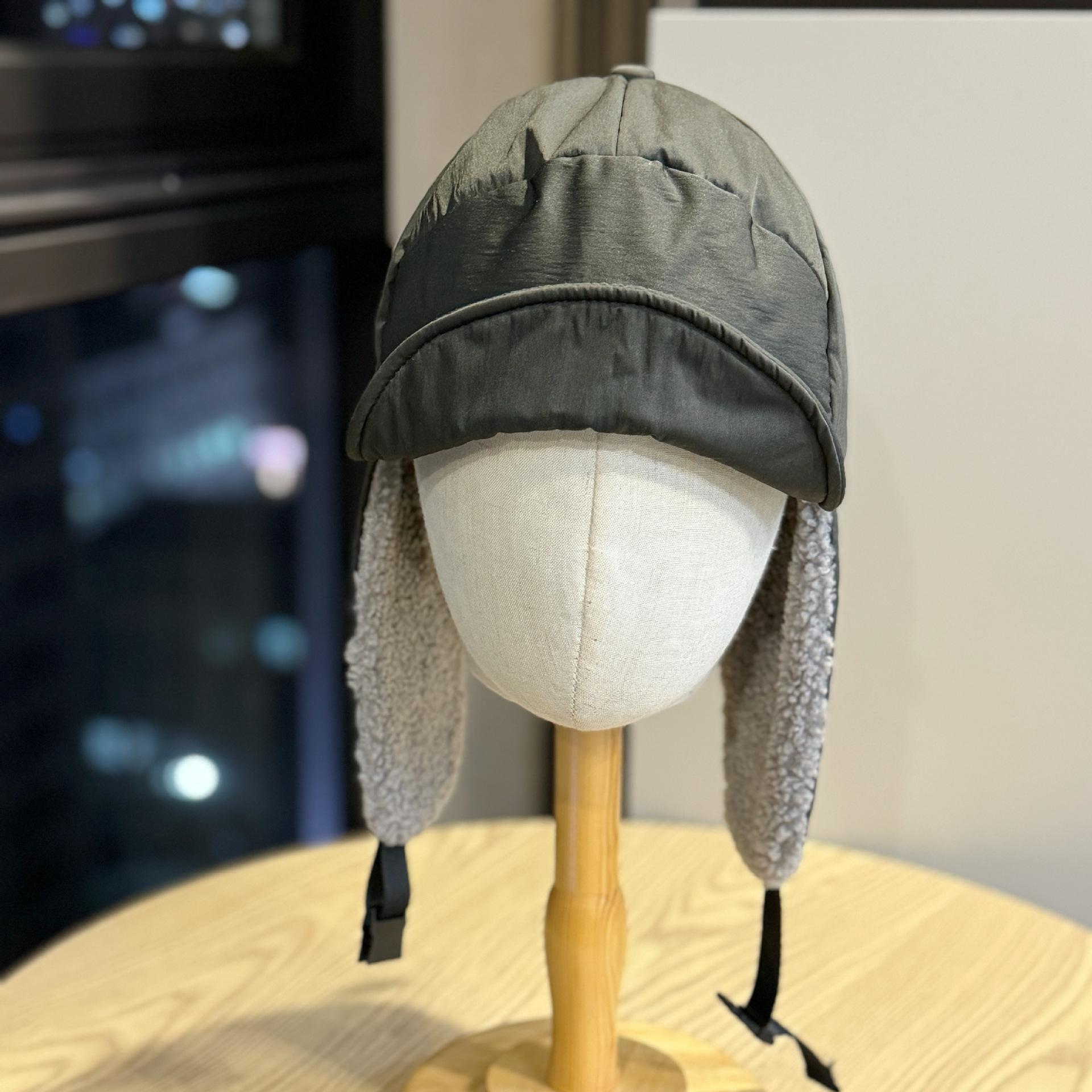 New women s winter hat that makes the face look smaller, windproof, ear-protecting, fleece-lined, warm and thick, suitable for cycling and outdoor Adult54-60Average Size армія зелений колір
New women s winter hat that makes the face look smaller, windproof, ear-protecting, fleece-lined, warm and thick, suitable for cycling and outdoor Adult54-60Average Size армія зелений колір