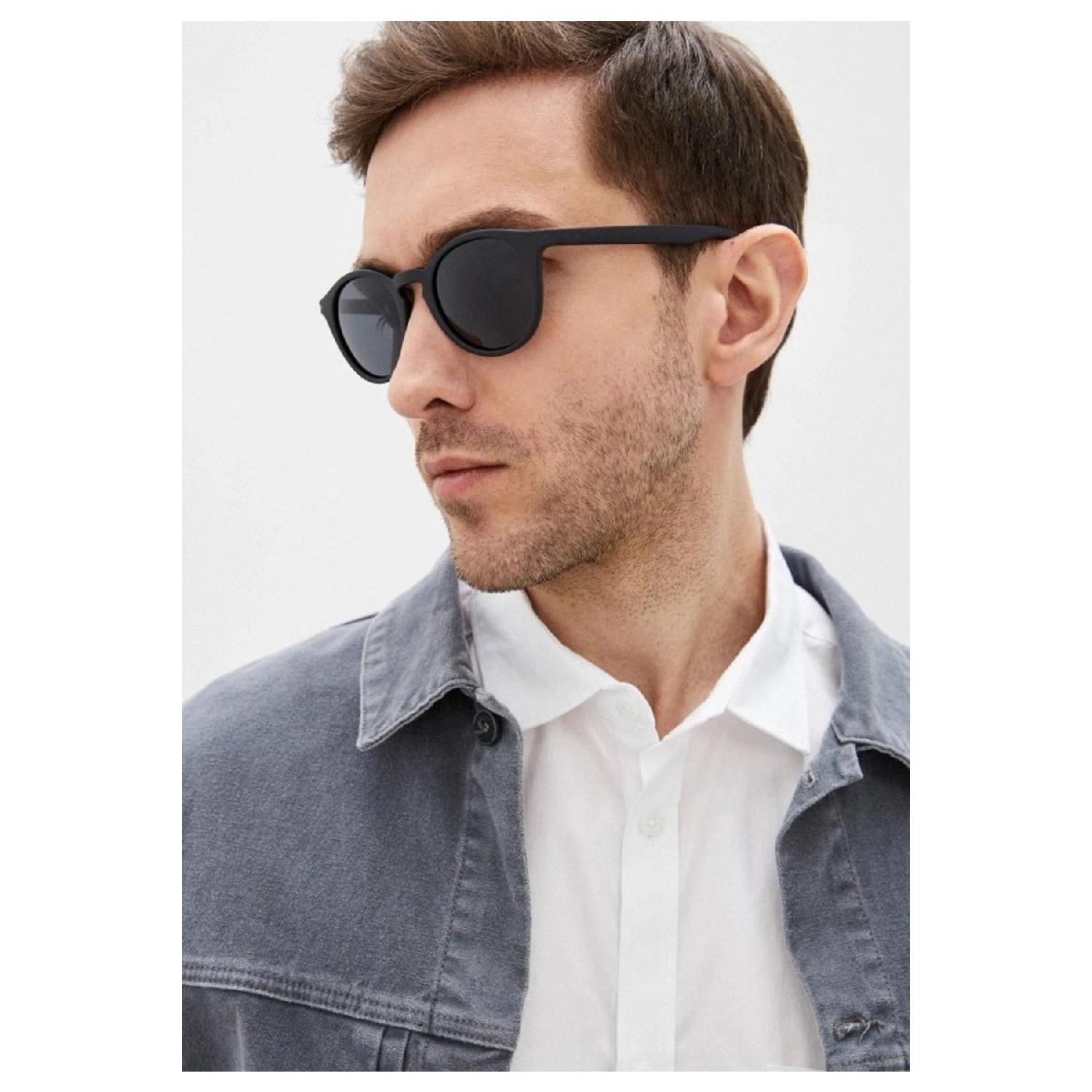 Круглі сонцезахисні окуляри унісекс чорний
Круглі сонцезахисні окуляри унісекс чорний