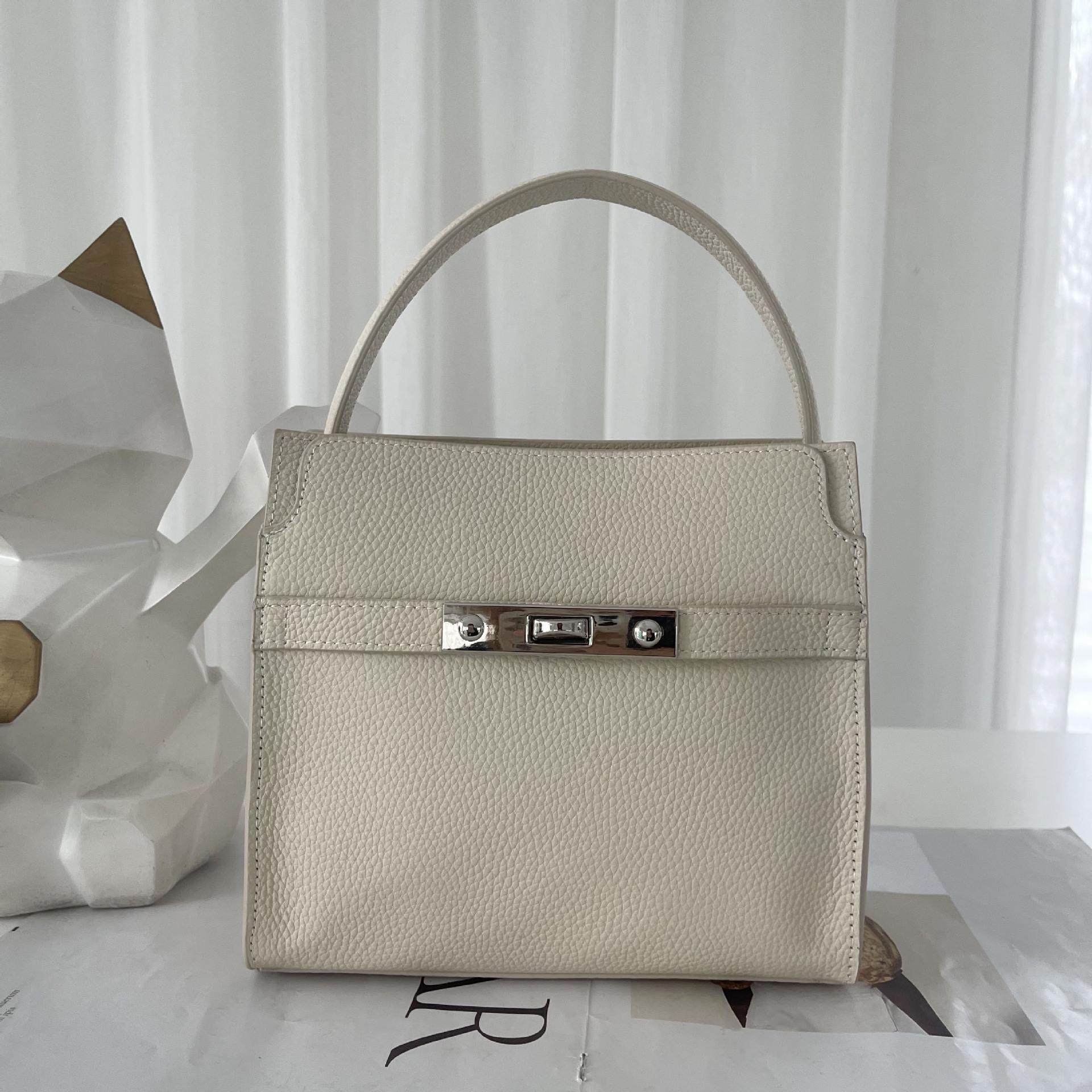 Stylish Women s Tote: Soft Genuine Leather Bag, Single Shoulder or Crossbody, High-End Feel, New Spring Design, Small Square Shape. 20cm Length x 10cm Width x 18cm Height
Stylish Women s Tote: Soft Genuine Leather Bag, Single Shoulder or Crossbody, High-End Feel, New Spring Design, Small Square Shape. 20cm Length x 10cm Width x 18cm Height