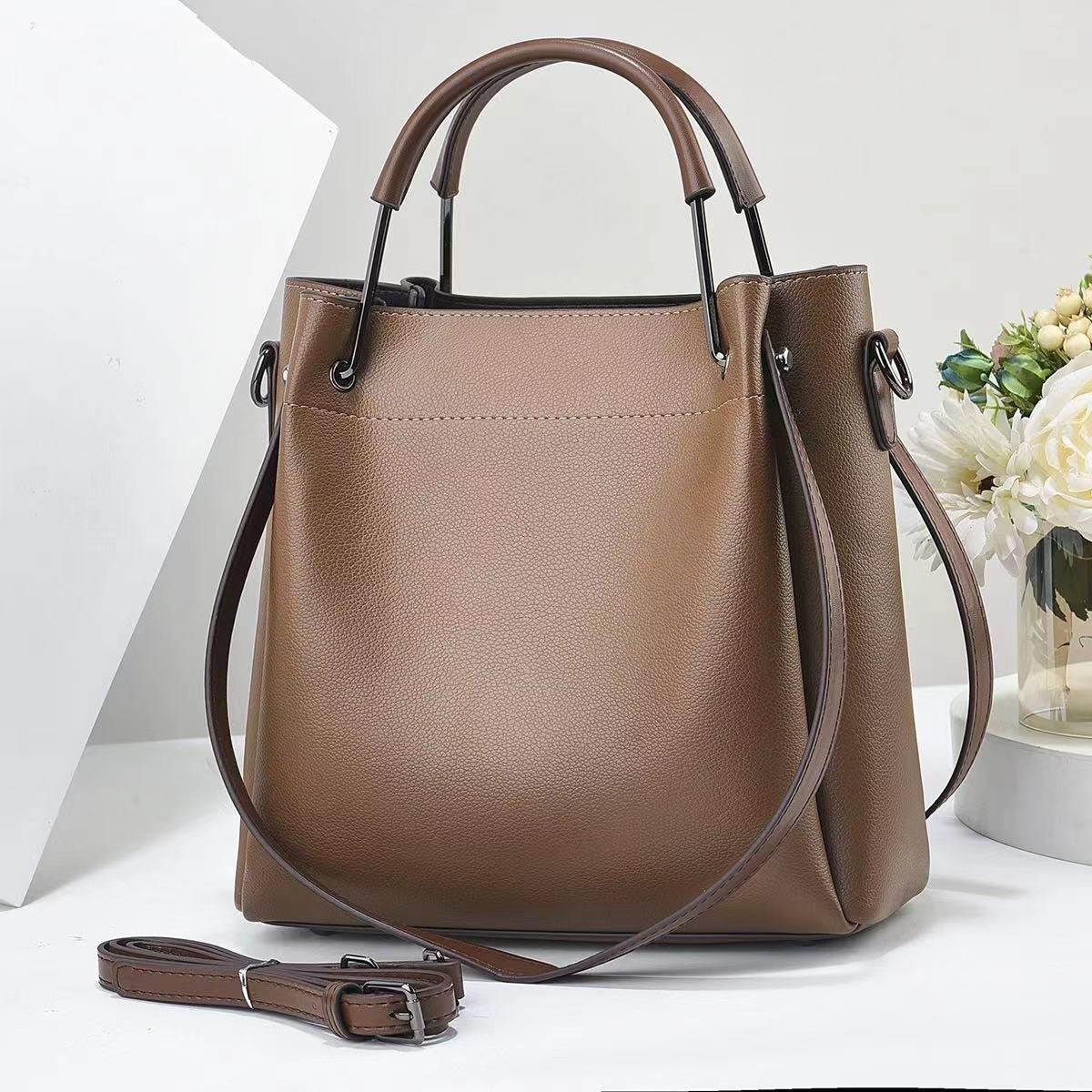 Textured bag retro handbag shoulder bag women s bag large capacity street style tote bag 27*13*27 бежевый
Textured bag retro handbag shoulder bag women s bag large capacity street style tote bag 27*13*27 бежевый