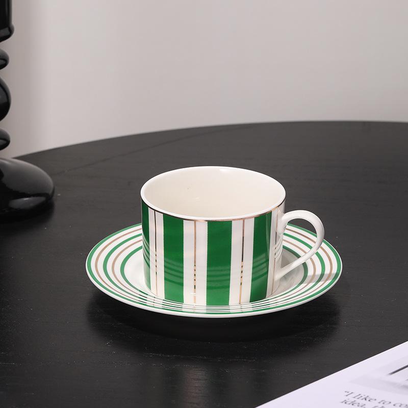 British Style Coffee Cup Color-Block High-Value Ceramic Cups Christmas Gift Mug Western Restaurant Business Water Bottle 250ml
British Style Coffee Cup Color-Block High-Value Ceramic Cups Christmas Gift Mug Western Restaurant Business Water Bottle 250ml
