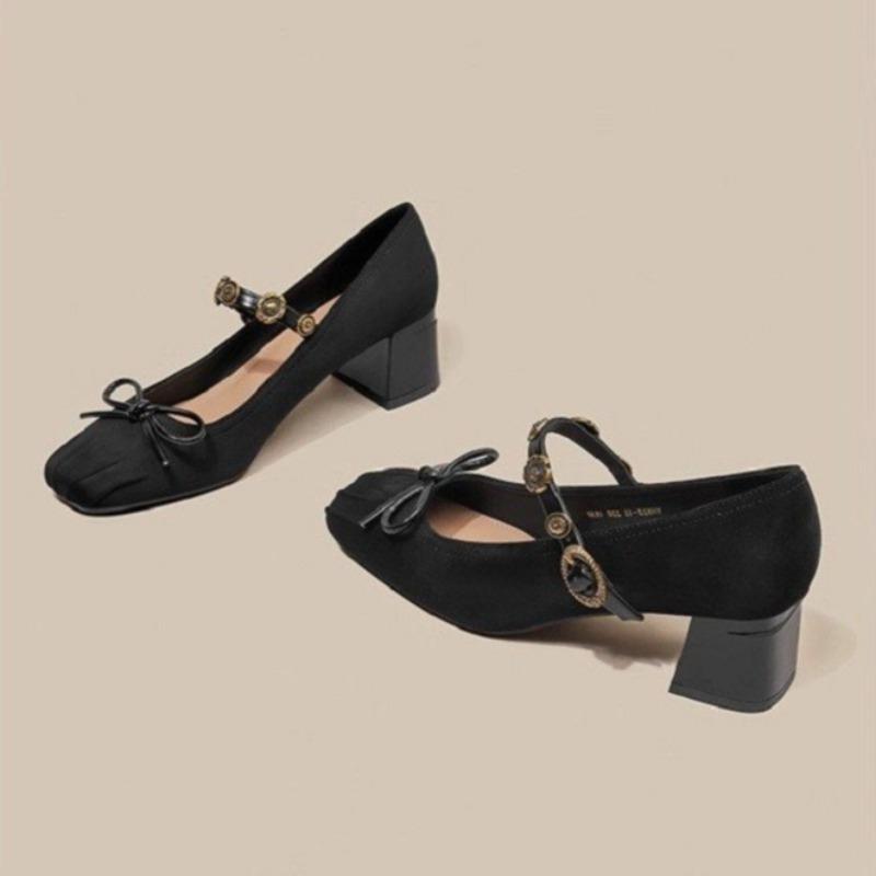 Studded Strap Heels Fall New Pleated Square Toe Shallow Suede Bow Non-Slip Block Heel Single 40
Studded Strap Heels Fall New Pleated Square Toe Shallow Suede Bow Non-Slip Block Heel Single 40