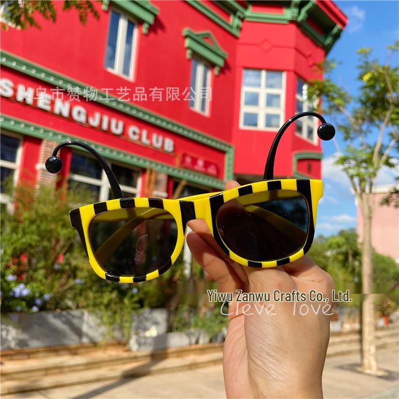 Смешные реквизиты для солнцезащитных очков для вечеринки по случаю дня рождения: Уморительное украшение и фотоаксессуар
Смешные реквизиты для солнцезащитных очков для вечеринки по случаю дня рождения: Уморительное украшение и фотоаксессуар