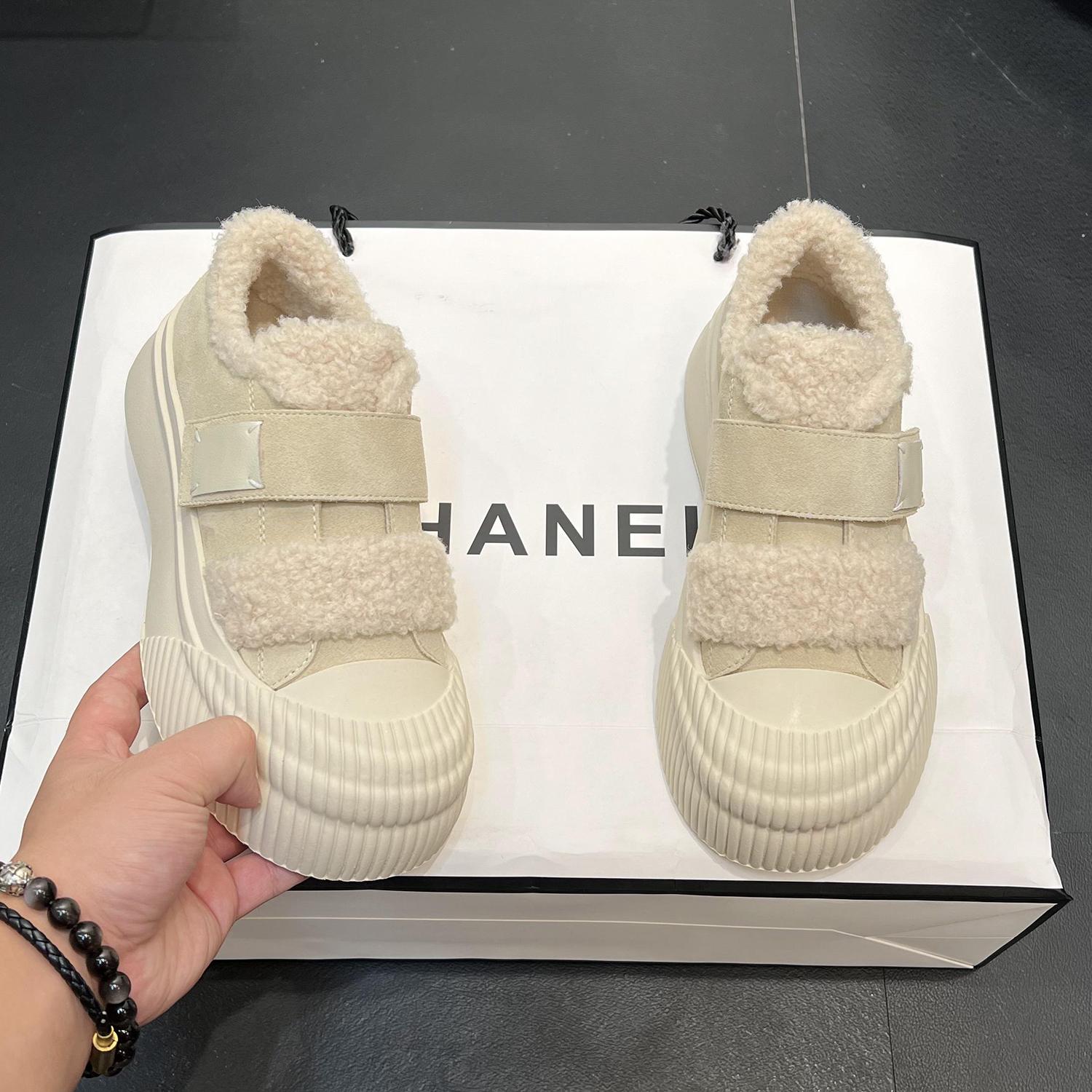 British style leather thick-soled velvet casual, board shoes 2025 winter new round head with cashmere thermal cotton 39
British style leather thick-soled velvet casual, board shoes 2025 winter new round head with cashmere thermal cotton 39