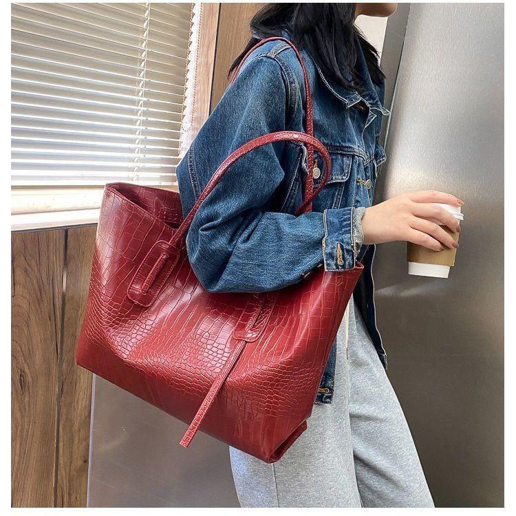 Crocodile texture large capacity women bag popular new trendy fashion Internet celebrity versatile shoulder tote bag black бордовый
Crocodile texture large capacity women bag popular new trendy fashion Internet celebrity versatile shoulder tote bag black бордовый
