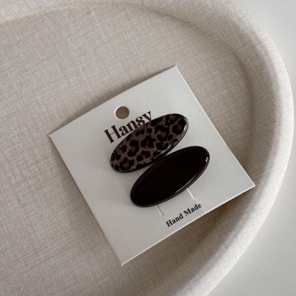 Leopard Print Coffee Color Block Double Clip Duckbill Hair Clip - Mature, Sweet & Spicy Style for Side Bangs
Leopard Print Coffee Color Block Double Clip Duckbill Hair Clip - Mature, Sweet & Spicy Style for Side Bangs