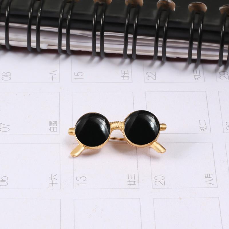 Oldschool Vintage Sunglasses Brooches Trinkets Unisex Enamel Pins Cartoon Small Glasses Badge Suit Shirt Metal Jewelry Drop Oil
Oldschool Vintage Sunglasses Brooches Trinkets Unisex Enamel Pins Cartoon Small Glasses Badge Suit Shirt Metal Jewelry Drop Oil