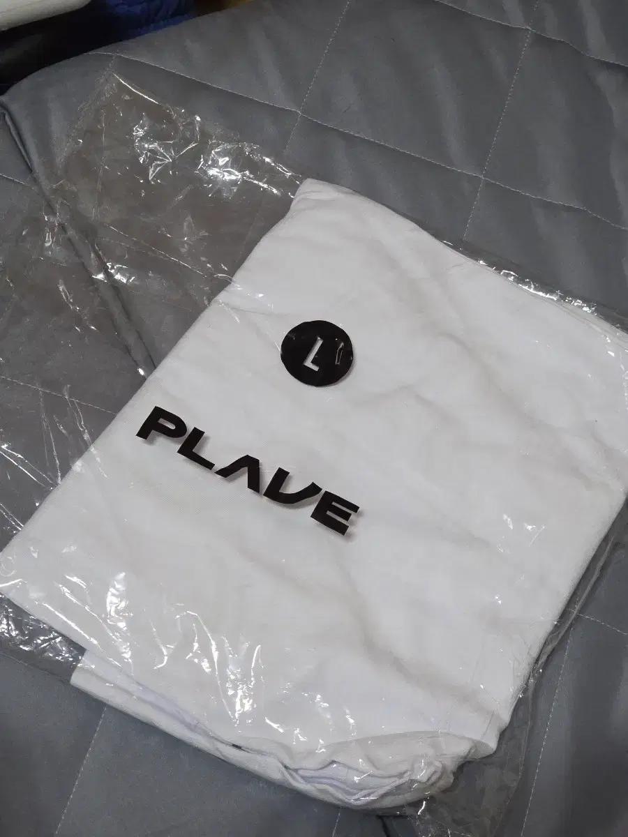 PLAVE Three-sword Cooking Short Sleeve T-Shirt L Size Used
PLAVE Three-sword Cooking Short Sleeve T-Shirt L Size Used