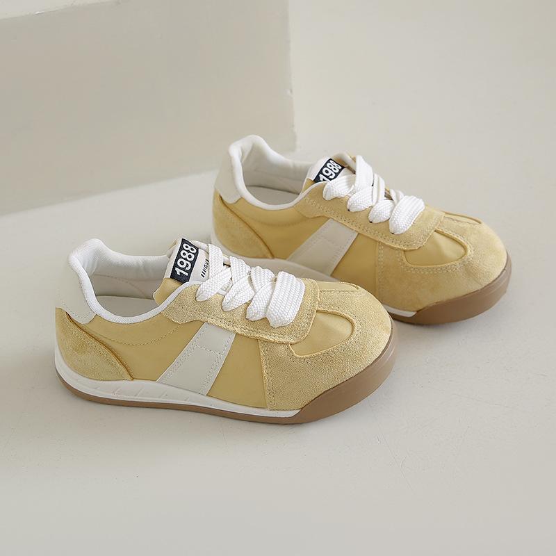 Spring new women s casual board shoes flat comfortable big head shoes lace-up student single shoes 35 
Spring new women s casual board shoes flat comfortable big head shoes lace-up student single shoes 35